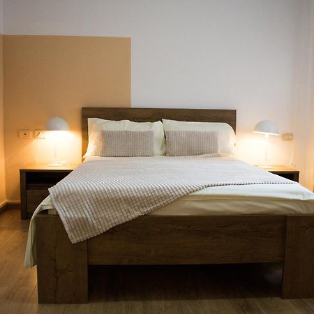 Angie'S Perfect Location Flat - Walk To Sights Tiranë Luaran gambar